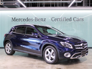 GLA220 4MATIC プレミアムパッケージ・パノラミックスライディングルーフ (カバンサイトブルー)