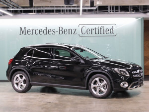 GLA220 4MATIC / プレミアムパッケージ・パノラミックスライディングルーフ (コスモスブラック)