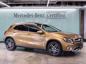 GLA250 4MATIC / レーダーセーフティーパッケージ・レザーエクスクルーシブパッケージ (キャニオンベージュ)
