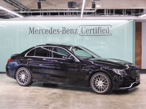 C63 / レザーエクスクルーシブパッケージ・パノラミックスライディングルーフ (オブシディアンブラック)