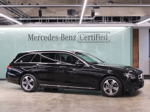 E200 ステーションワゴン アバンギャルド / エクスクルーシブパッケージ (オブシディアンブラック)