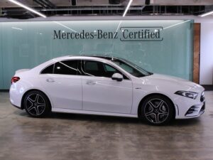 Mercedes-AMG A35 4MATIC セダン / AMGアドバンスドパッケージ・パノラミックスライディングルーフ (デジタルホワイト)