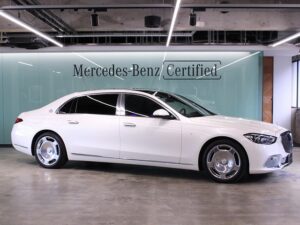 Mercedes-Maybach S680 4MATIC / ファーストクラスパッケージ・ドライバーズパッケージ (ダイヤモンドホワイト)