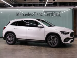 Mercedes-AMG GLA35 4MATIC / AMGアドバンスドパッケージ・AMGパフォーマンスパッケージ (ポーラホワイト)