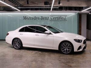 E200 スポーツ / AMGラインインテリアパッケージ・レザーエクスクルーシブパッケージ・パノラミックスライディングルーフ(ダイヤモンドホワイト)
